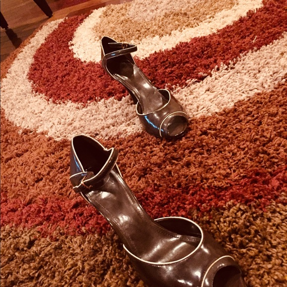 Joan & David size 7 shoes. Brown patent leather - Picture 5 of 6